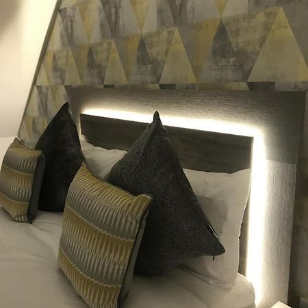 Sunset Studio Apartments Аберарон Екстер'єр фото